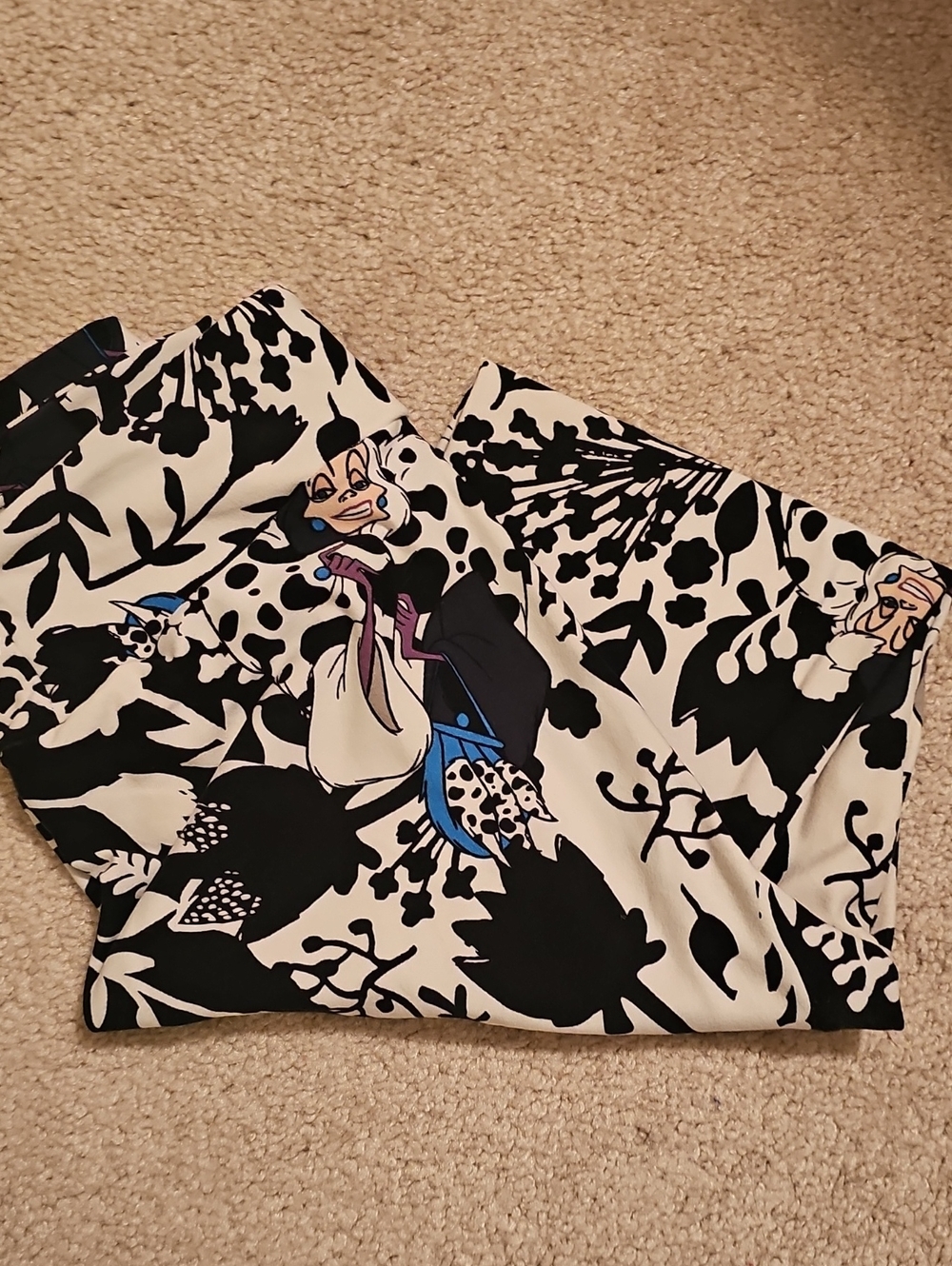 LuLaRoe Black and White Leggings  Disney Cruella DeVille 101 Dalmations